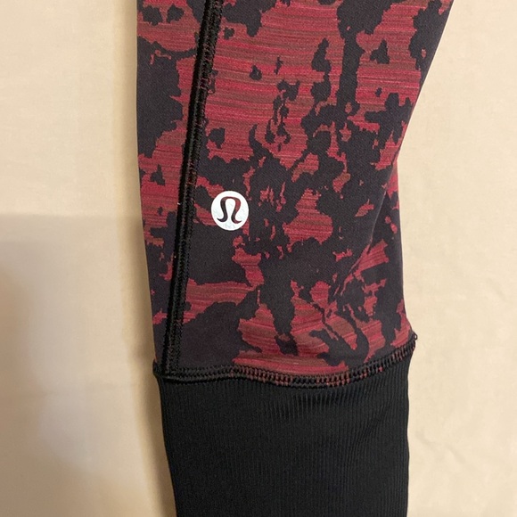 Lululemon Rebel Runner Mid-Rise Crop leggings, size 4 color Black/Burgundy - Picture 10 of 13